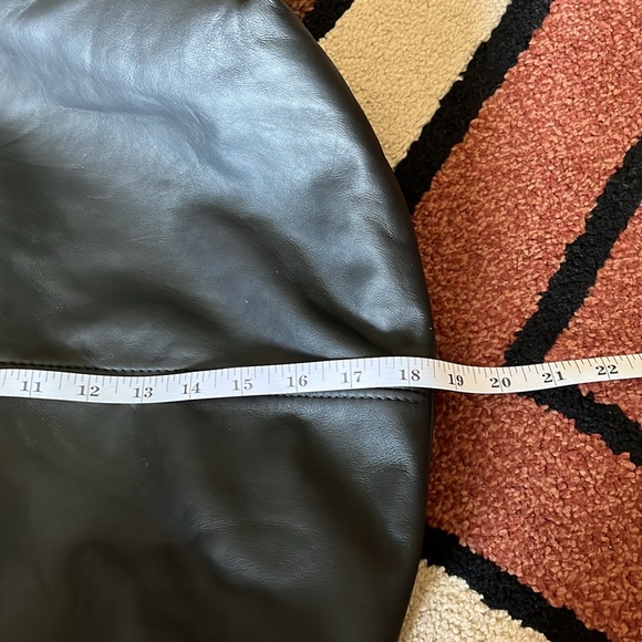 THE PURSE PEDDLERS Large Black genuine Leather Tote - Picture 8 of 10